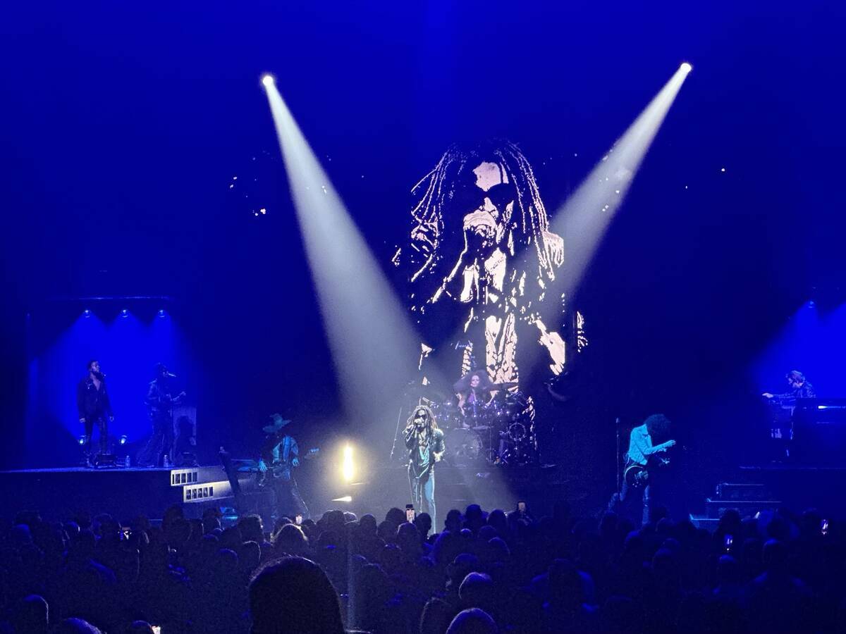 Lenny Kravitz actúa en su producción ‘Blue Electric Light’ en Dolby Live de Park MGM, el ...