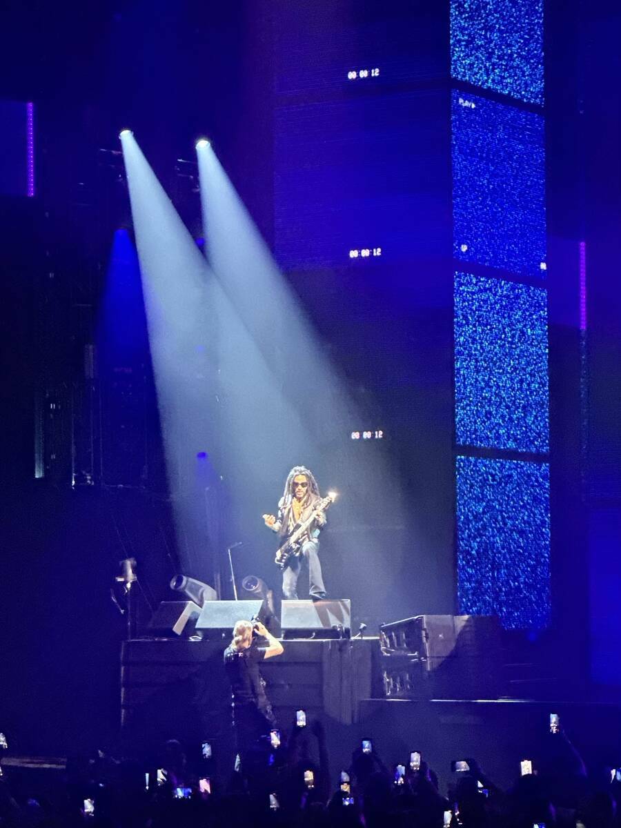 Lenny Kravitz actúa en su producción ‘Blue Electric Light’ en Dolby Live de Park MGM, el ...