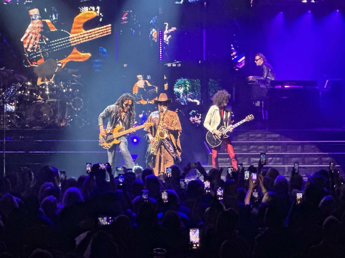 Lenny Kravitz actúa en su producción ‘Blue Electric Light’ en Dolby Live de Park MGM, el ...