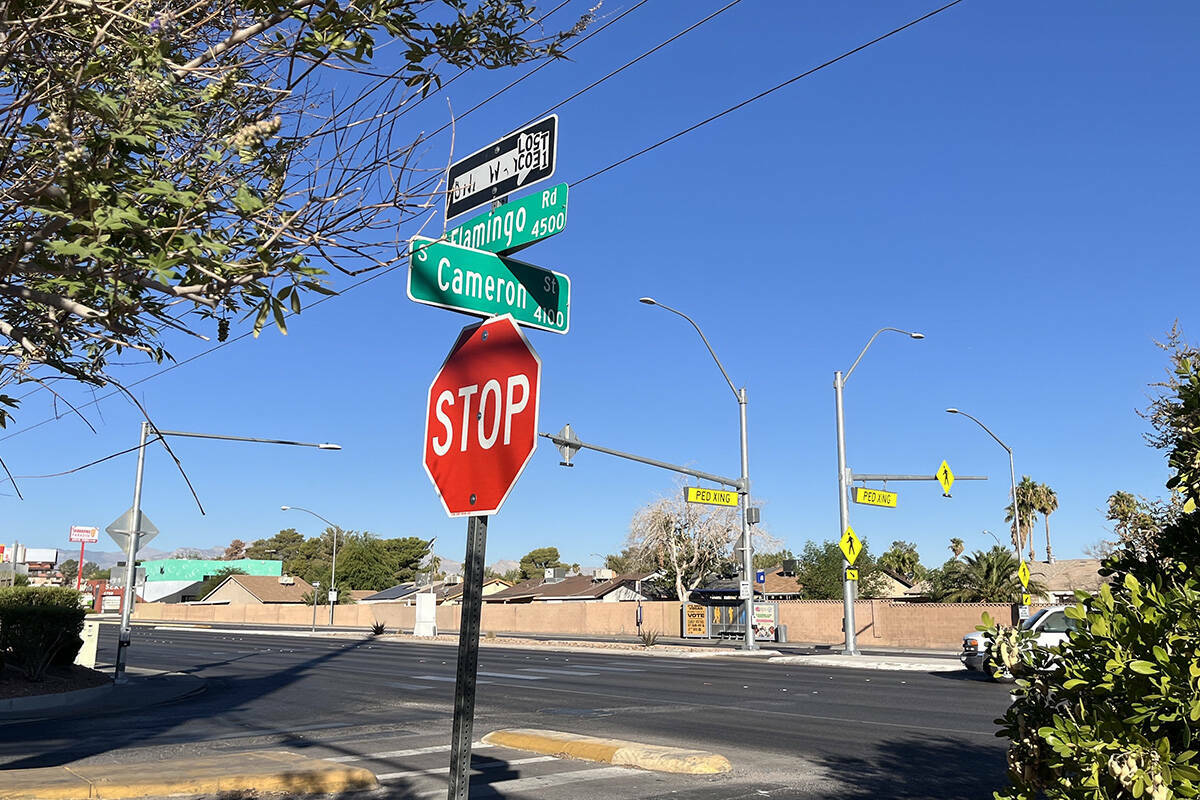 Un peatón sufrió lesiones potencialmente mortales después de un accidente el viernes 25 de o ...