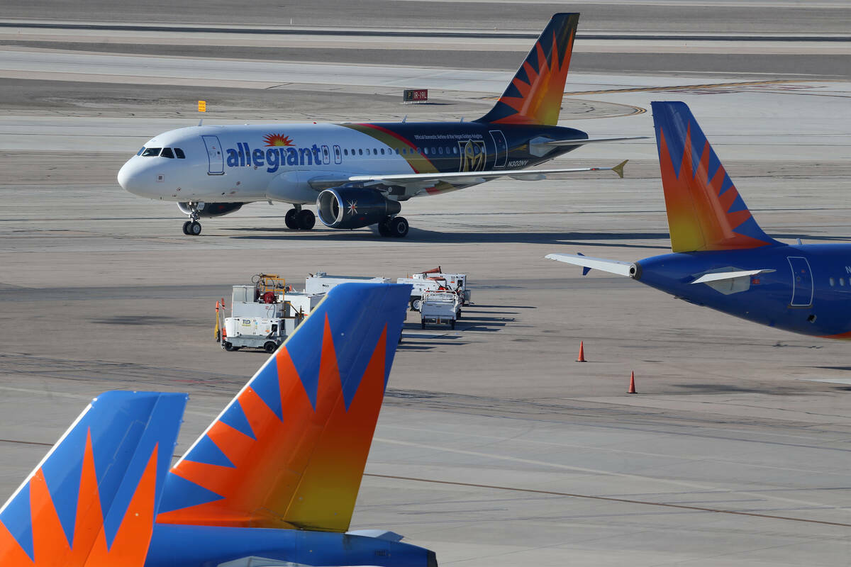 Un avión de Allegiant Air se dirige al Aeropuerto Internacional McCarran, en Las Vegas, el mar ...