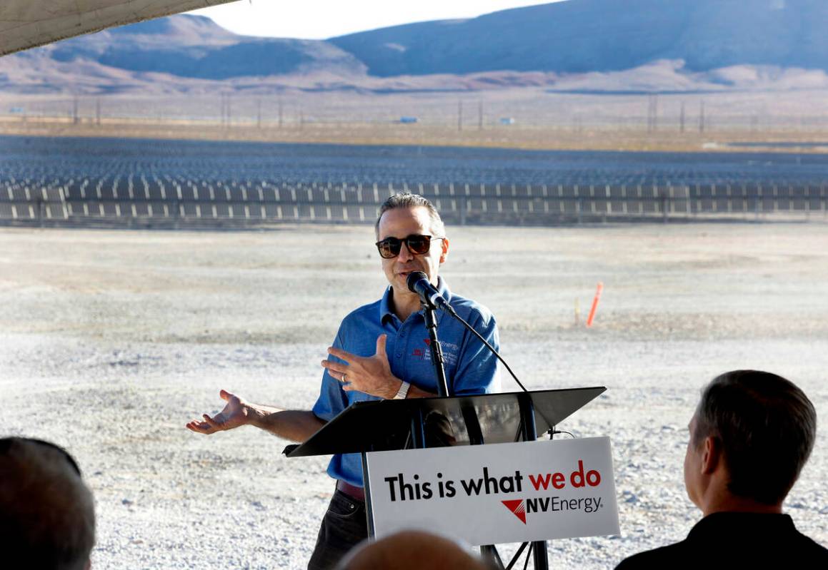 Jimmy Daghlian, vicepresidente de energías renovables de NV Energy, habla en la Harry Allen Po ...