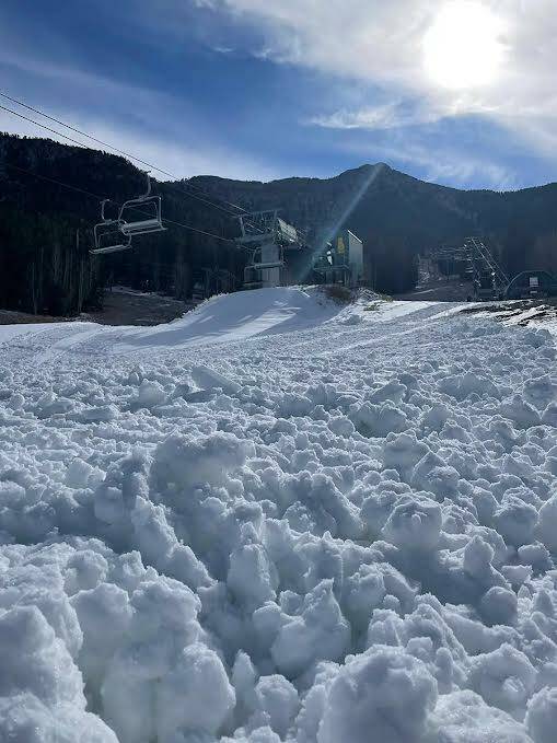 Una ola temprana de frío y varios días de producción de nieve permitirán que Lee Canyon abr ...