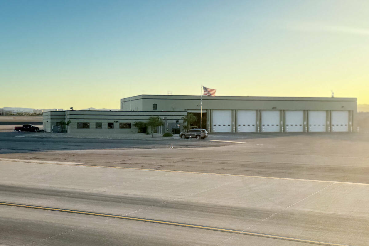 La Estación 13 ubicada en la pista aérea del Aeropuerto Internacional Harry Reid, en Las Vega ...