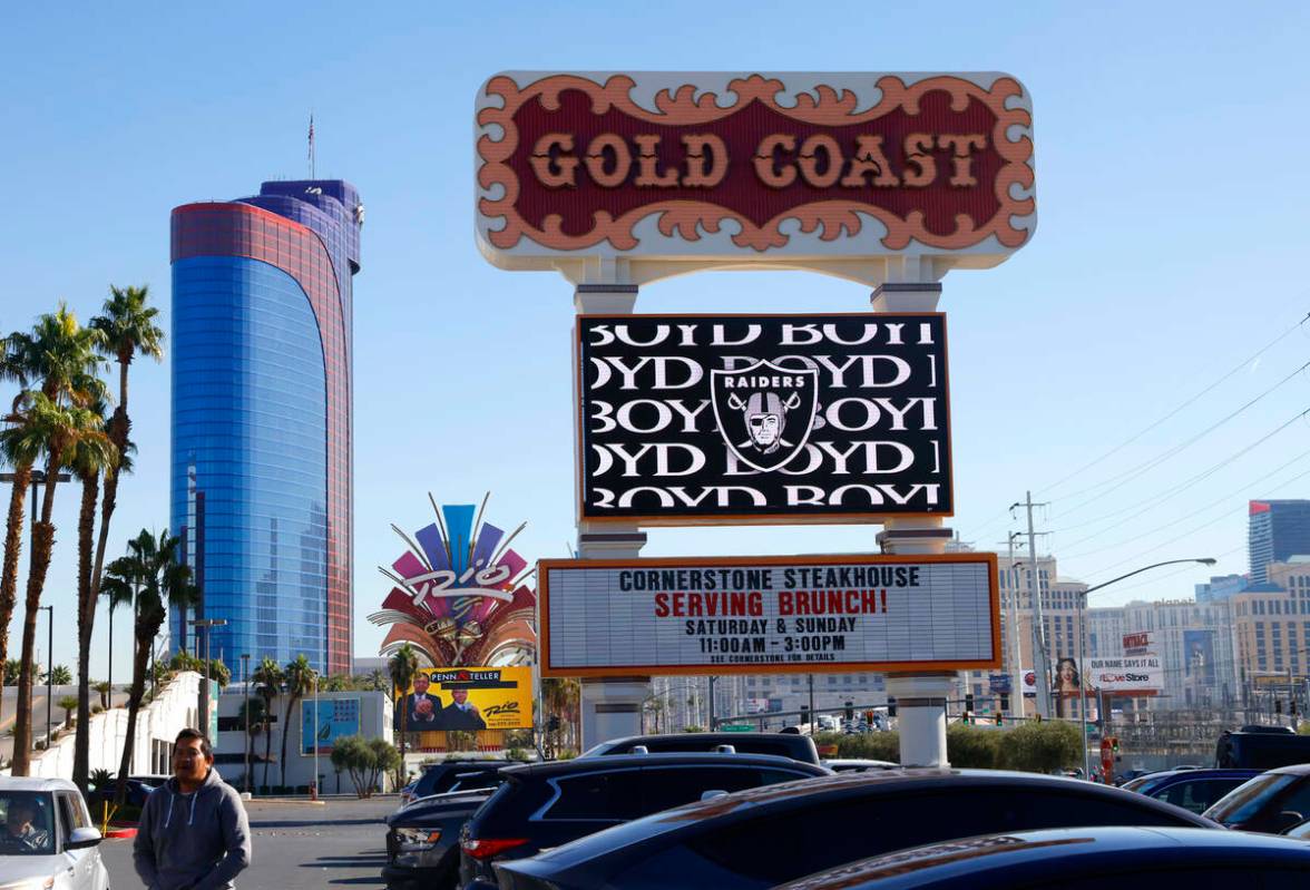 El hotel-casino Gold Coast visto el viernes 1 de noviembre de 2024, en Las Vegas. (Bizuayehu Te ...