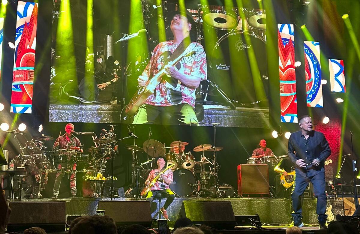 Carlos Santana se presenta en House of Blues en el Mandalay Bay, su primera serie de shows desd ...