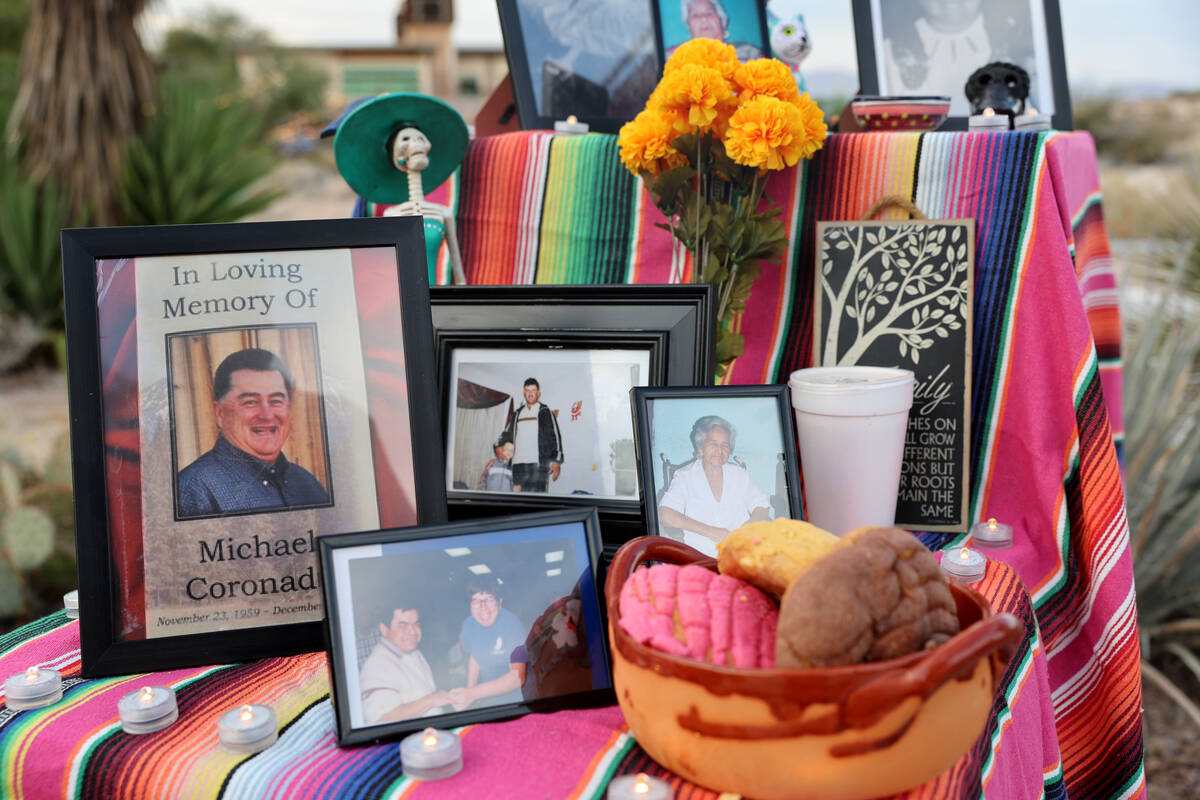 Parte de la ofrenda Pura Vida se muestra durante la celebración del Día de los Muertos en Spr ...