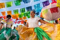 Griselda Santos, de Las Vegas, participó con Baile Folklórico Donaji y Banda Reflejo de Oaxac ...