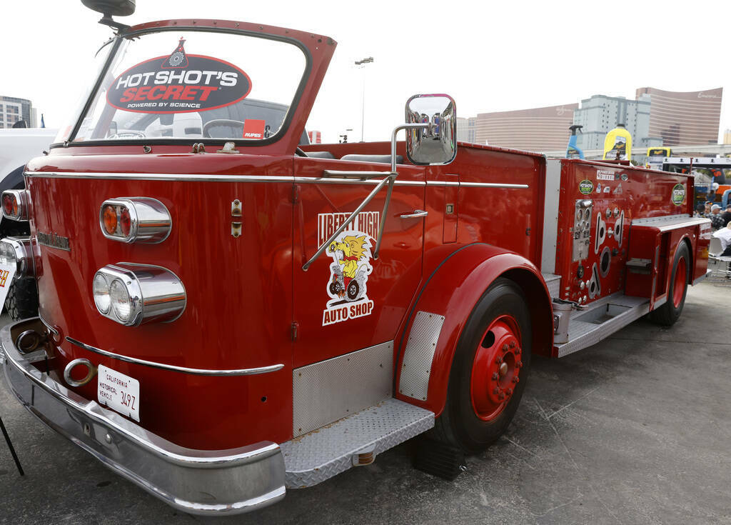 Un camión de bomberos American Lafrance de 1961 construido íntegramente por los estudiantes d ...