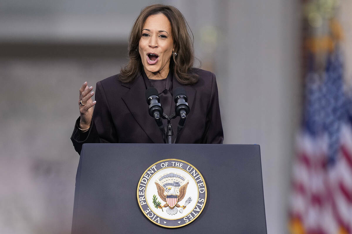 La vicepresidenta Kamala Harris pronuncia un discurso de admisión de la derrota en la elecció ...