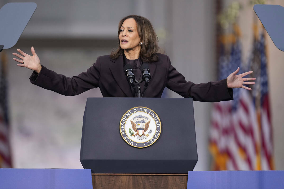 La vicepresidenta Kamala Harris pronuncia un discurso de admisión de la derrota en la elecció ...