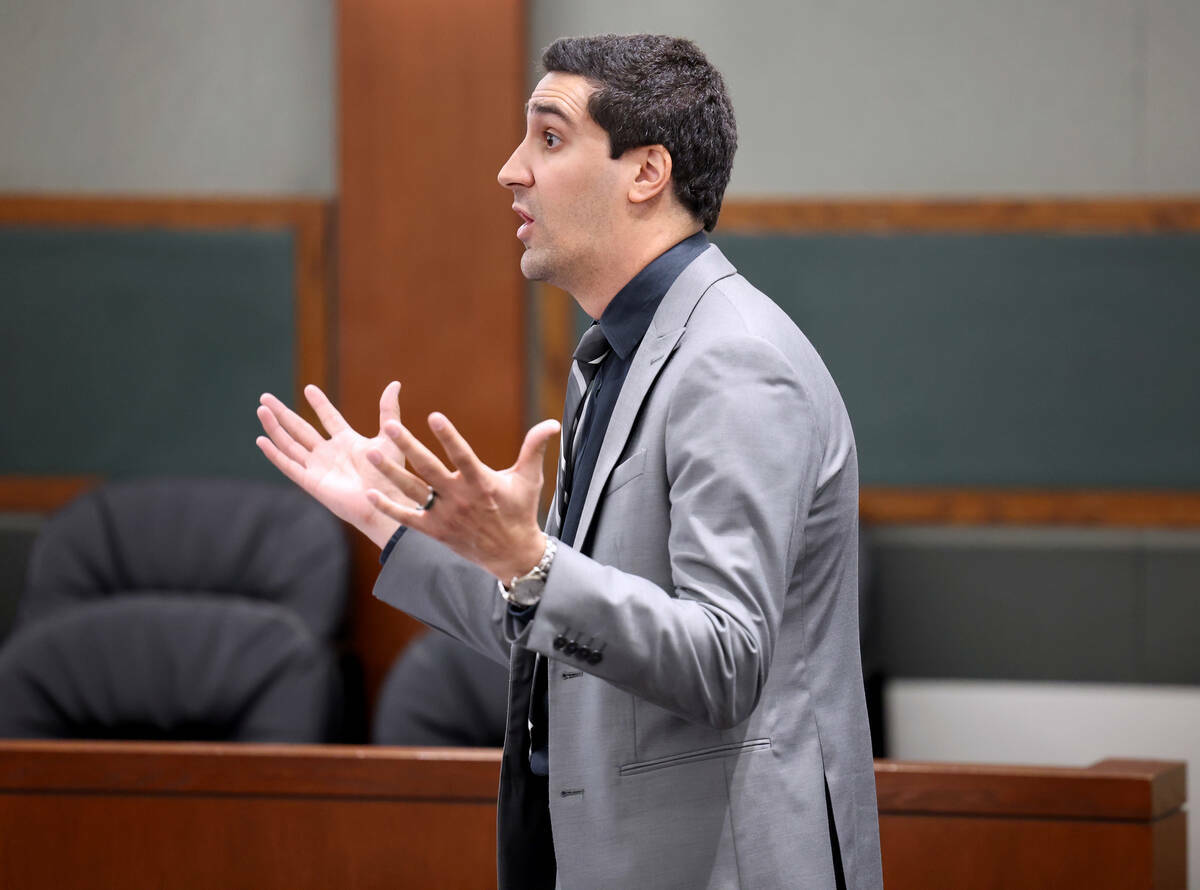 Daniel Martínez, abogado de Freddie Wright III, argumenta en el tribunal durante la sentencia ...