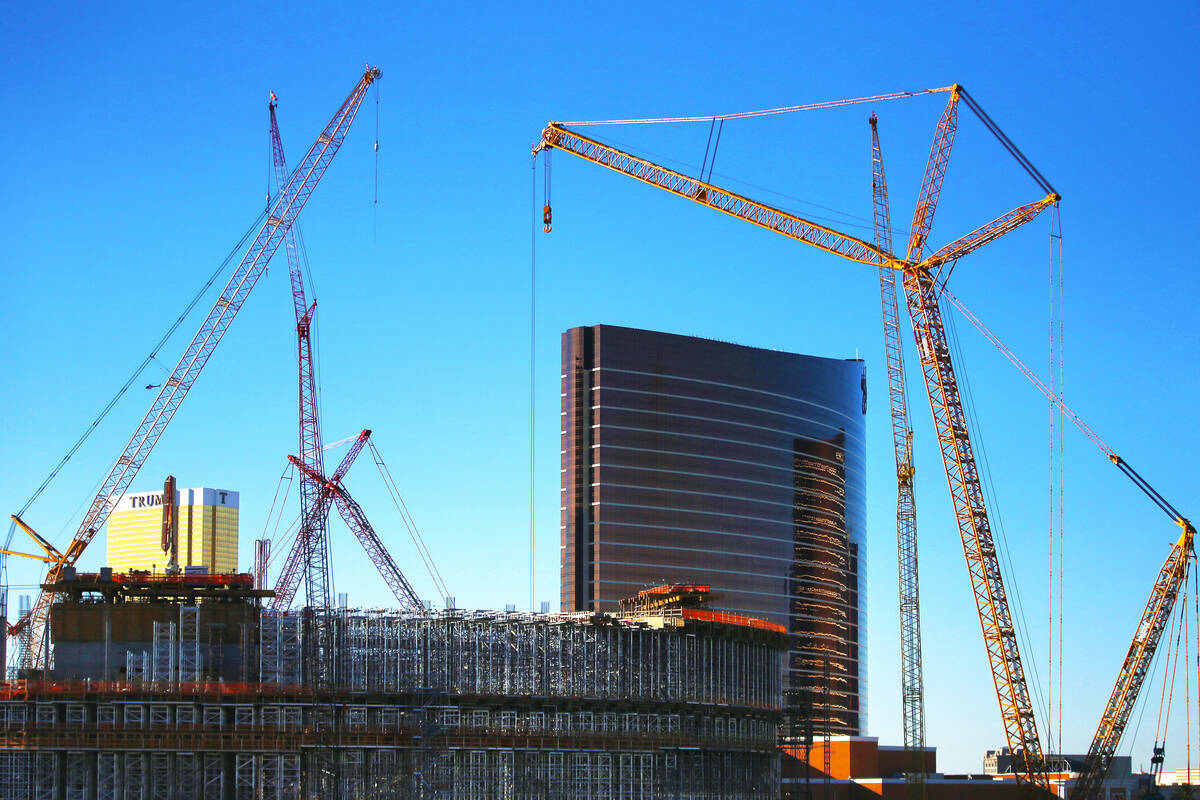 La construcción continúa en la Sphere en esta foto de archivo del 26 de febrero de 2020. La i ...