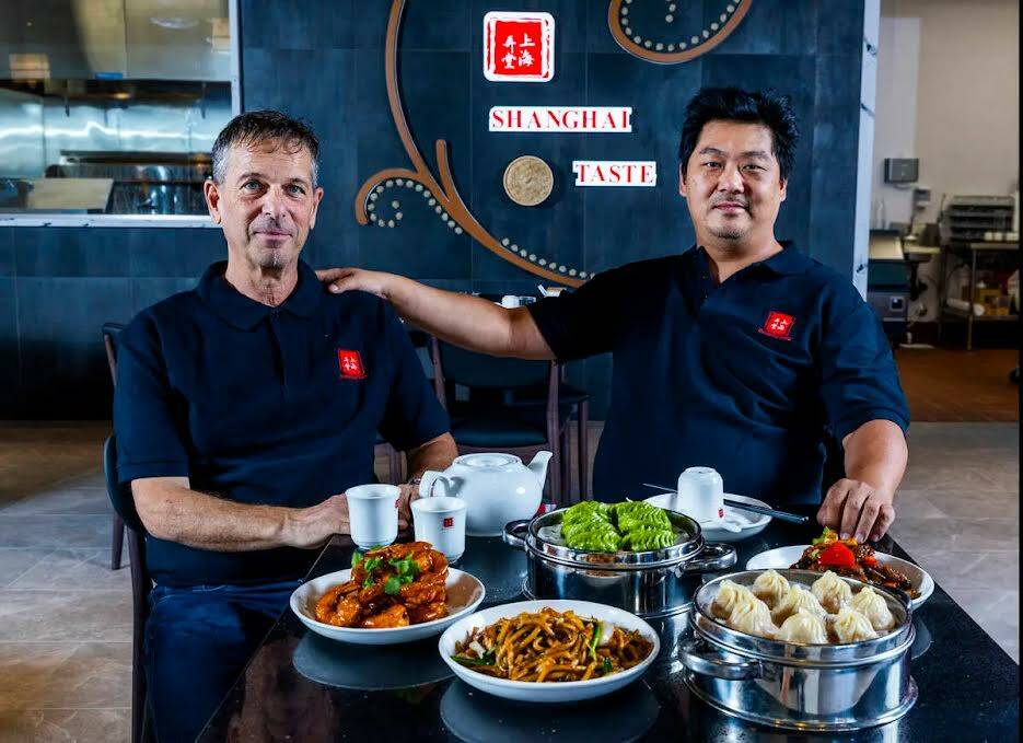 Los propietarios de ShangHai Taste, Joe Muscaglione y el chef Jimmy Li, en su nueva ubicación ...