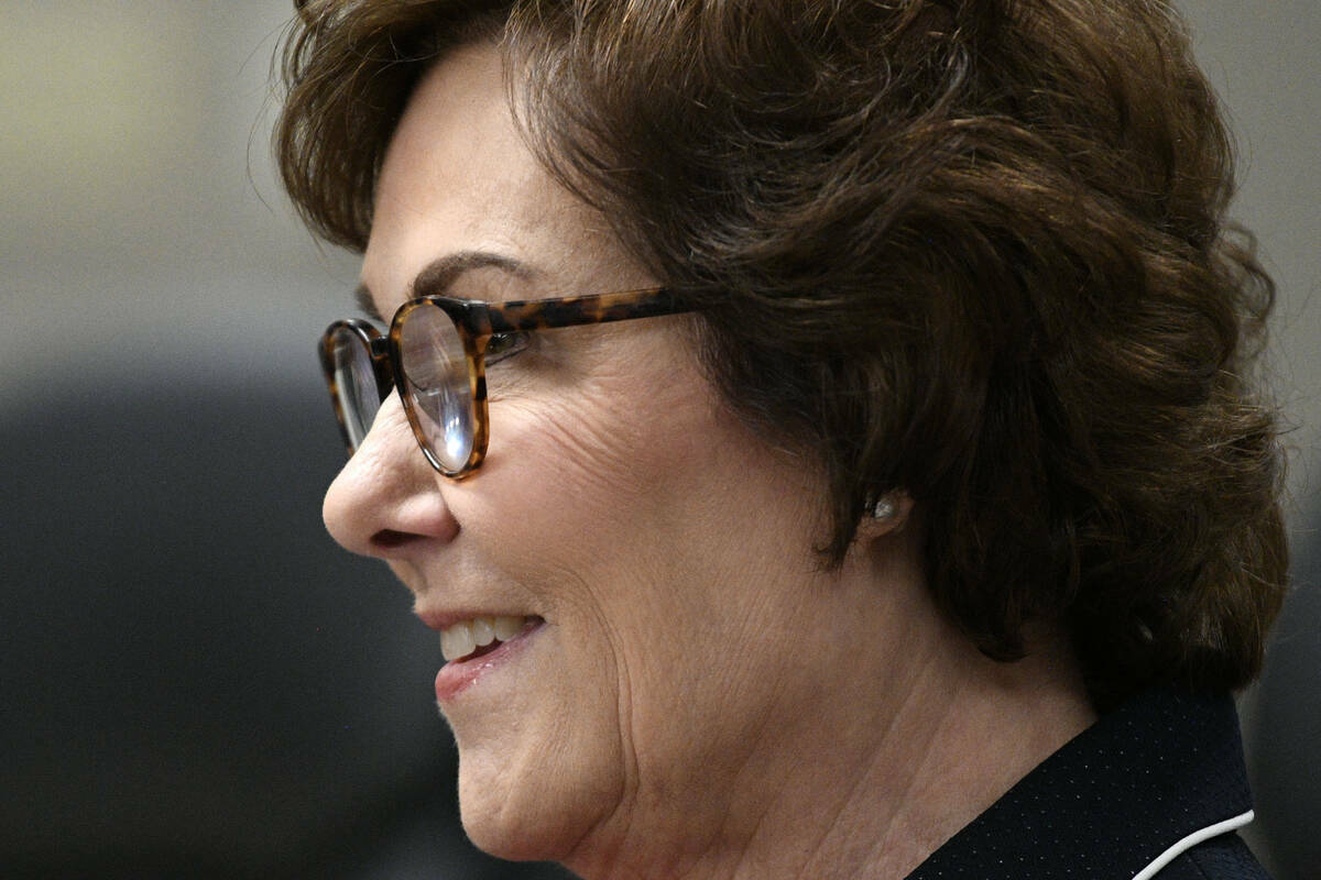 La senadora Jacky Rosen, demócrata de Nevada, pronuncia un discurso después de ganar la reele ...