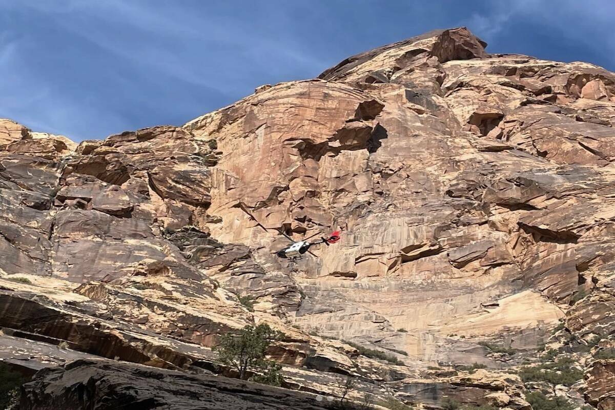 La policía de Las Vegas rescató el domingo a un escalador en el Área Red Rock Canyon Conserv ...