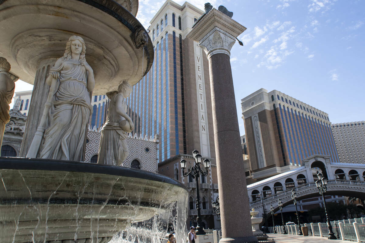 El hotel-casino resort The Venetian visto el viernes 9 de julio de 2021, en Las Vegas. (Bizuaye ...