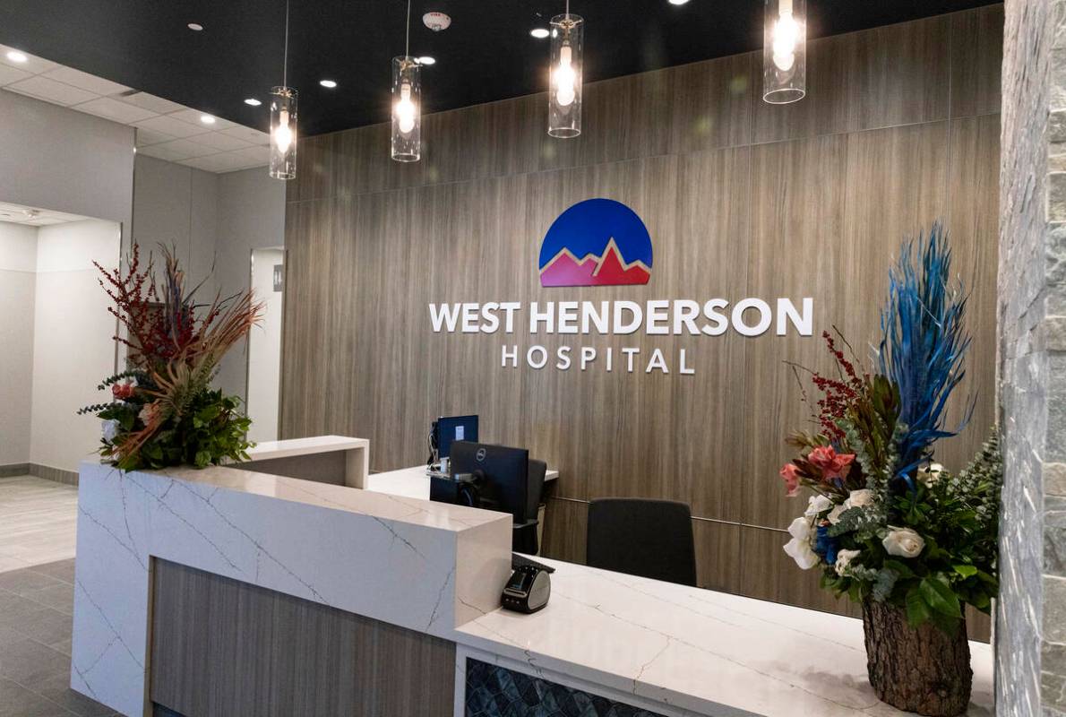 Un mostrador de recepción visto en el nuevo West Henderson Hospital, el viernes 15 de noviembr ...