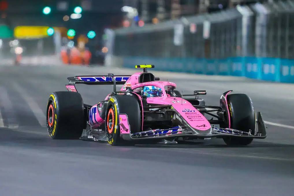 El piloto de Alpine en Fórmula 1, Pierre Gasly, participa en la primera sesión de prácticas ...