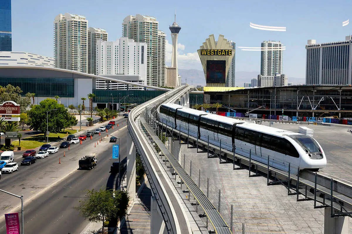 Un tren del monorriel parte de la estación del Centro de Convenciones de Las Vegas el miércol ...