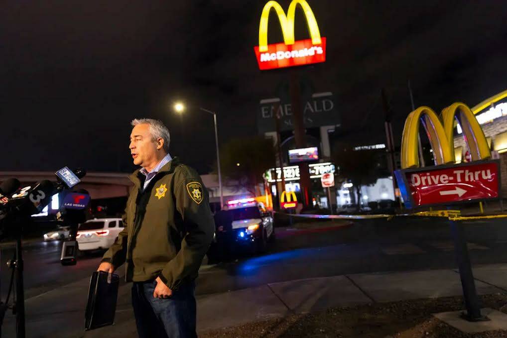 El teniente Robert Price, del Departamento de Policía Metropolitana, habla sobre el homicidio ...