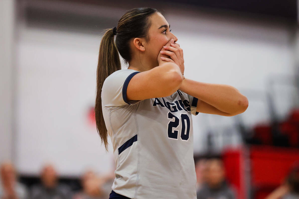 La setter de Utah State Kaylie Kofe reacciona a que Boise State ganara un punto antes de su vic ...