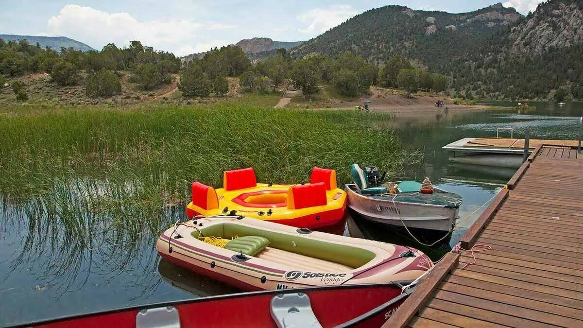 Cave Lake cerca de Ely, antes lleno, en una foto de archivo. (División de Turismo de Nevada)