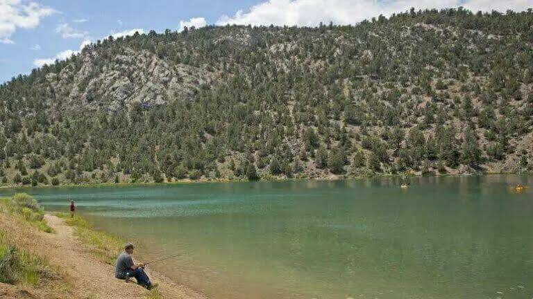 Cave Lake cerca de Ely, antes lleno, en una foto de archivo. (División de Turismo de Nevada)